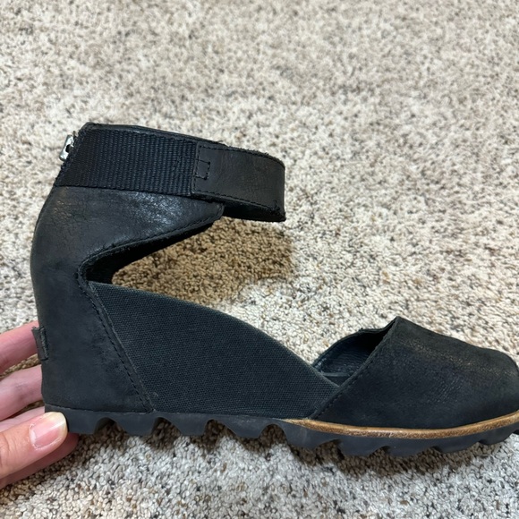 Sorel Joanie II Ankle Strap Platform Wedge Sandals—9 - Picture 6 of 12
